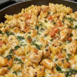Creamy Smoky BBQ Steak & Cheddar Pasta Skillet – Easy Dinner