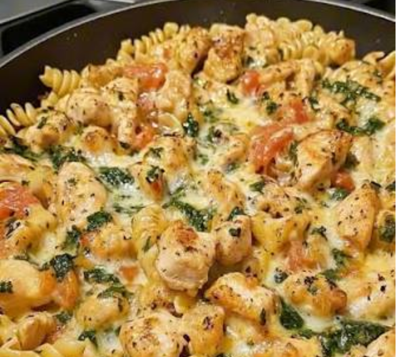 One-Pot Spicy Ranch Cheddar Chicken Pasta