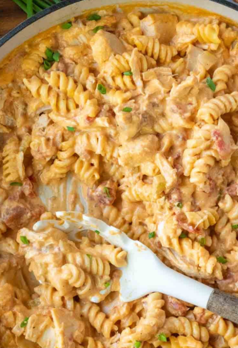 One-Pot Sweet and Spicy Buffalo Chicken Pasta