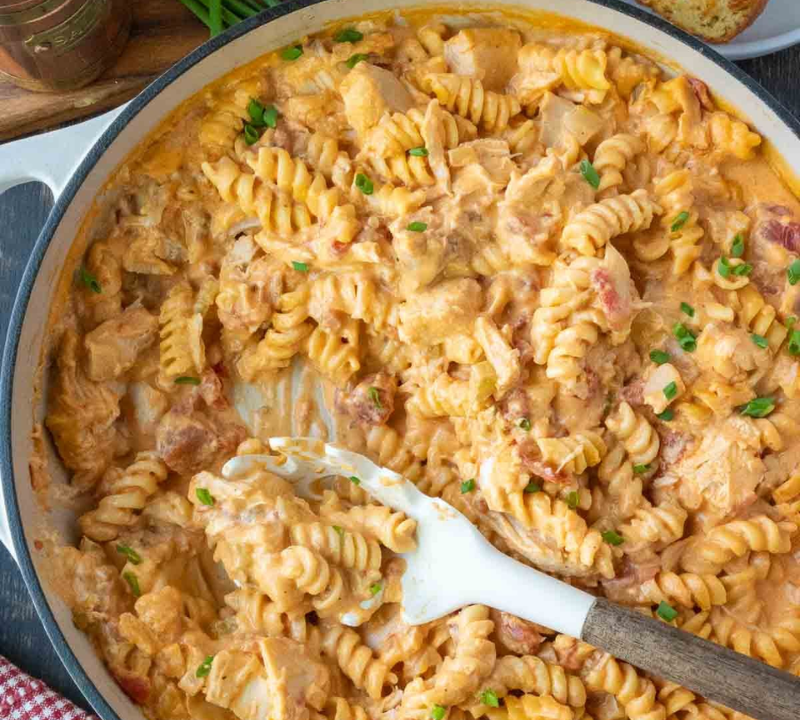 One-Pot Sweet and Spicy Buffalo Chicken Pasta